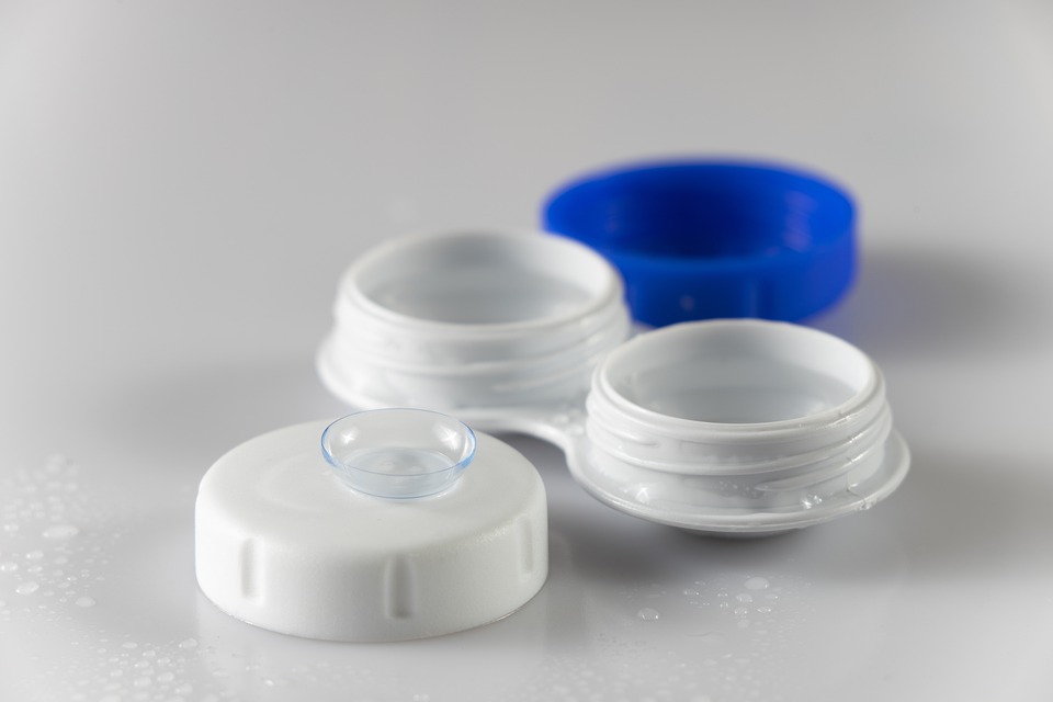 contact-lenses-4792983_960_720.jpg